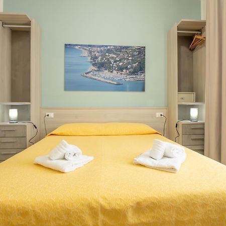 Hotel La Bussola Finale Ligure Exterior photo