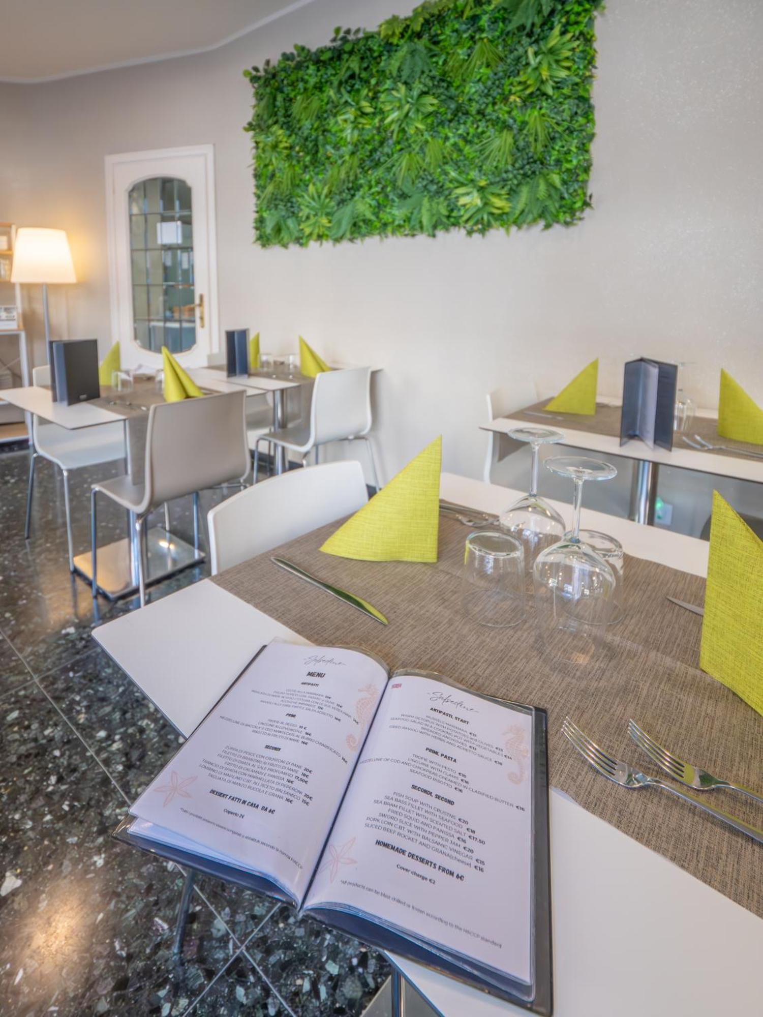 Hotel La Bussola Finale Ligure Exterior photo