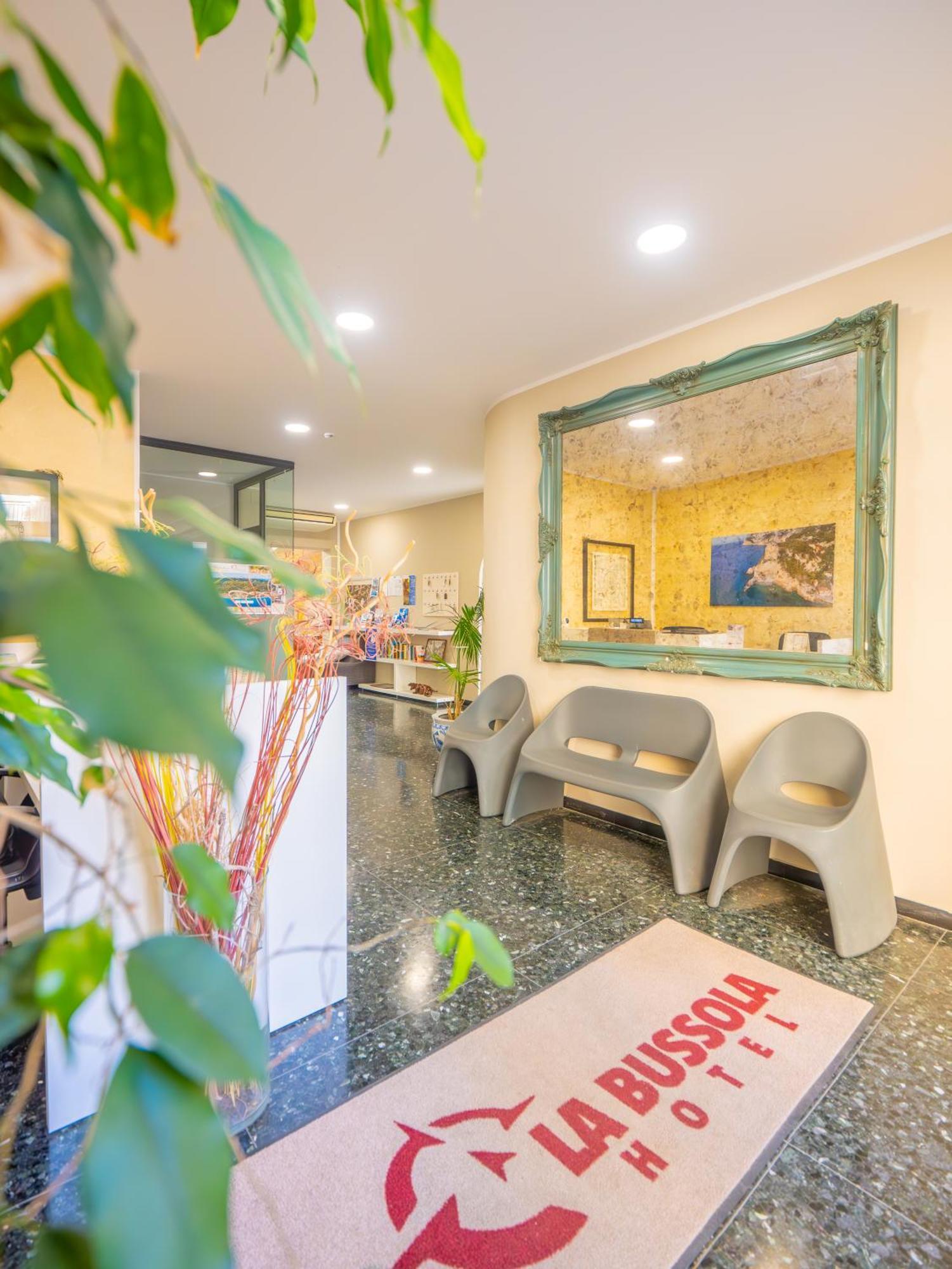 Hotel La Bussola Finale Ligure Exterior photo