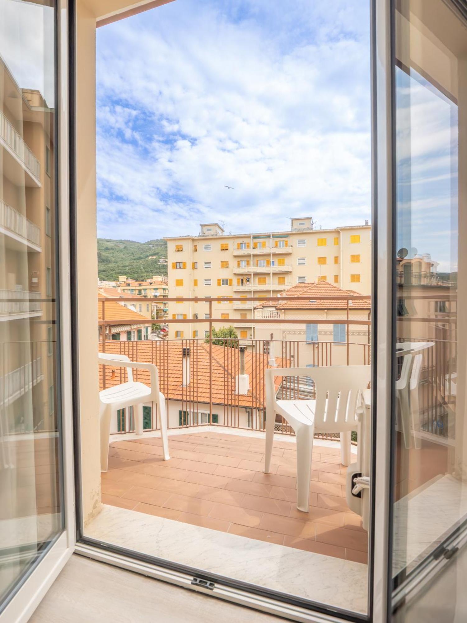 Hotel La Bussola Finale Ligure Exterior photo