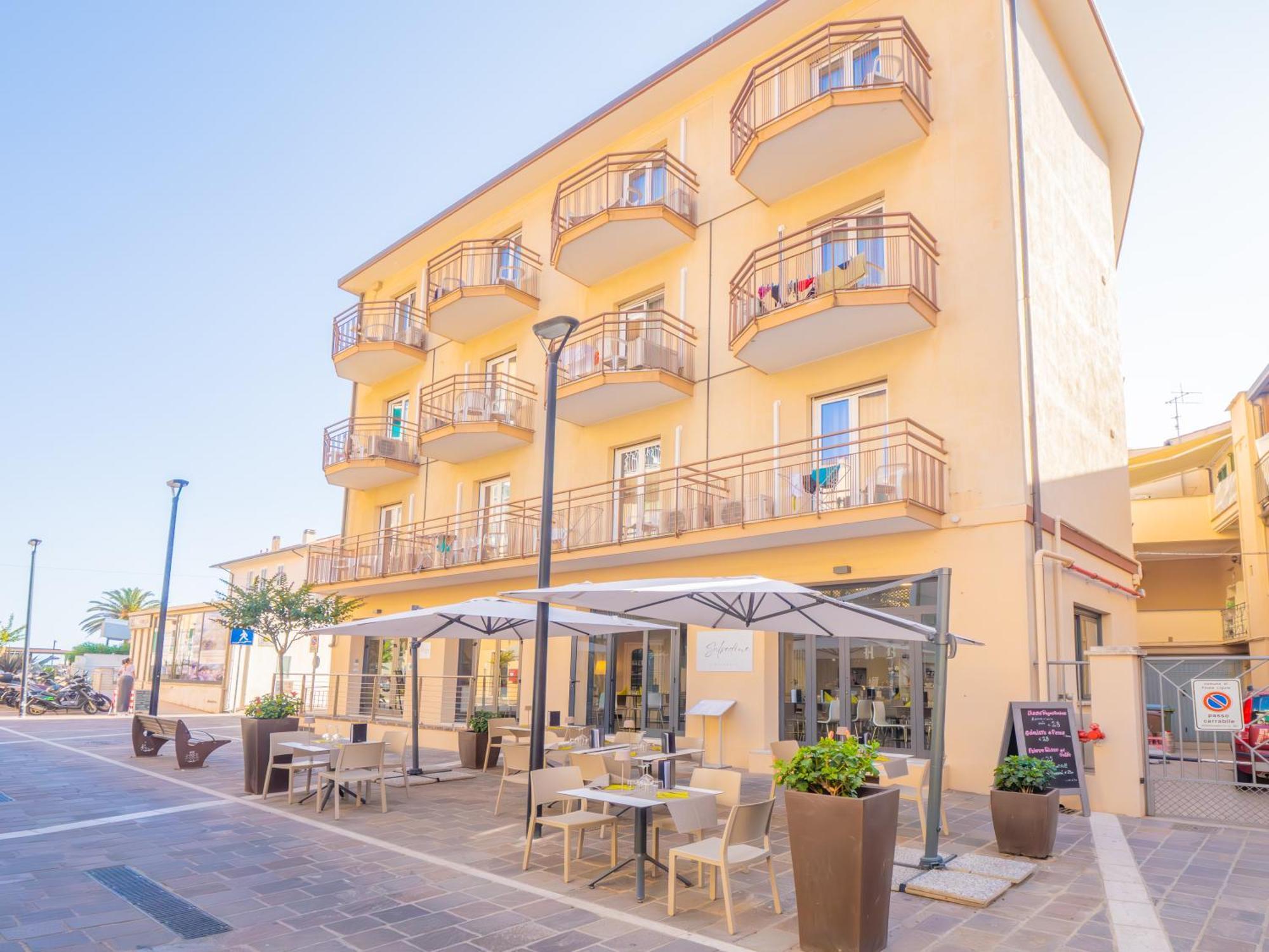 Hotel La Bussola Finale Ligure Exterior photo